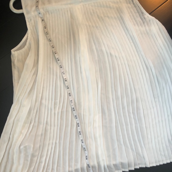 NWT Sleeveless long loose blouse - Picture 3 of 4